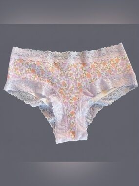 PINK VICTORIA’S SECRET Pink Wink Lace Trim Cheeky Panty Petite Lilac Floral M
